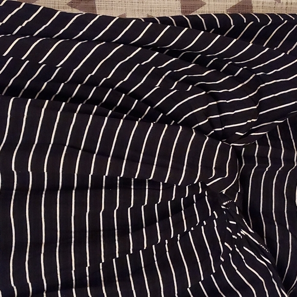 Gathered-front v-neck - Picture 2 of 3